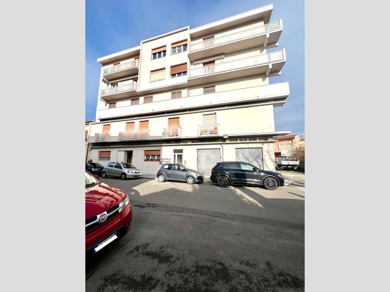 Quadrilocale in Vendita a Pontedera, 129'000€, 108 m², con Box