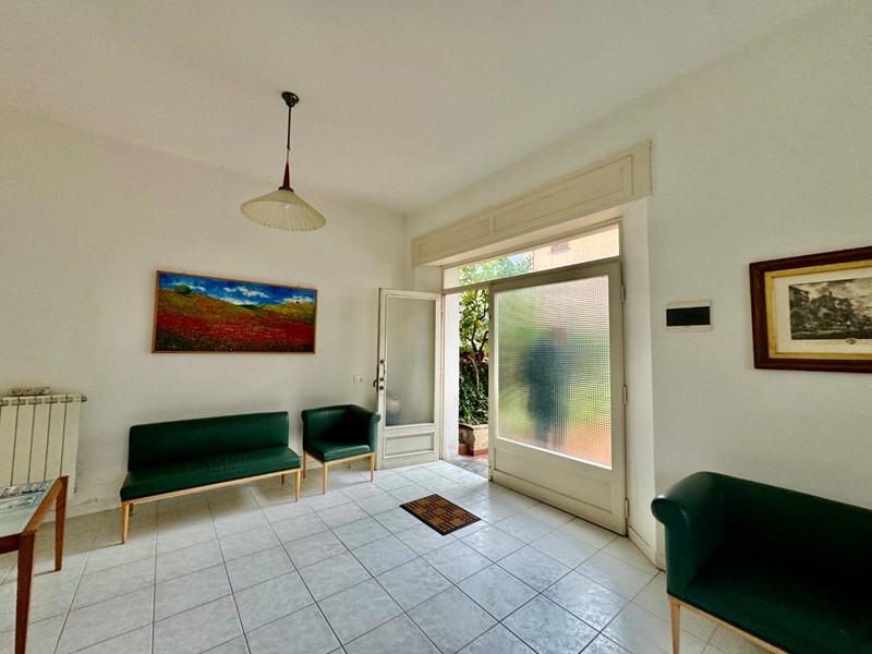 Trilocale in Vendita a Montignoso, zona Capanne, 180'000€, 80 m²