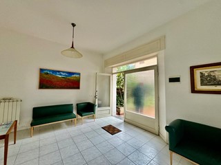 Trilocale in Vendita a Montignoso, zona Capanne, 180'000€, 80 m²