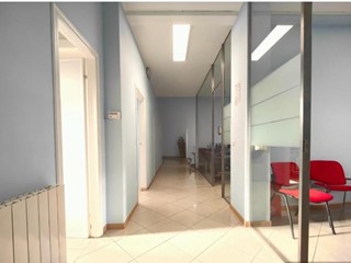 Ufficio in Affitto a Santa Croce sull'Arno, 600€, 144 m²