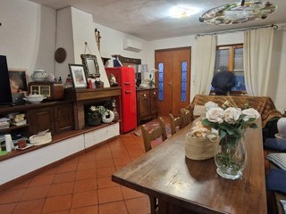 Casa Semi Indipendente in Vendita a Crespina Lorenzana, zona Lavoria, 240'000€, 230 m², con Box