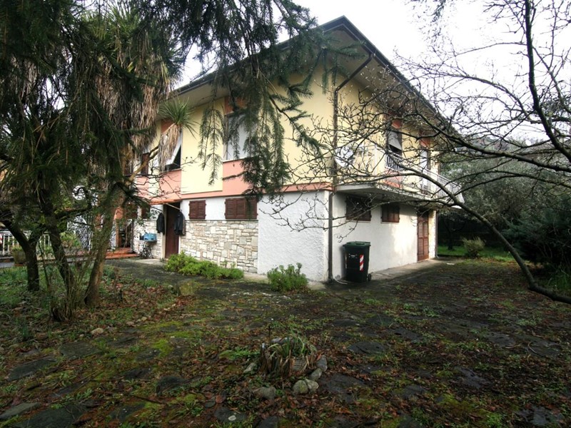 Casa Indipendente in Vendita a Carrara, 630'000€, 260 m²
