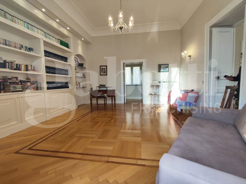 Appartamento in Vendita a Ercolano, 680'000€, 235 m²