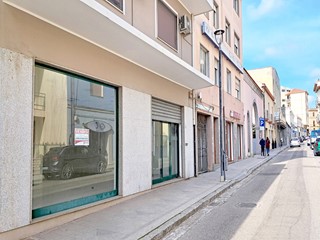 Negozio in Vendita a Sanluri, 230'000€, 200 m²