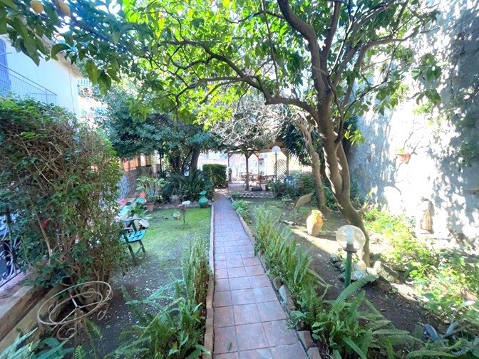 Trilocale in Vendita a Napoli, 450'000€, 130 m²