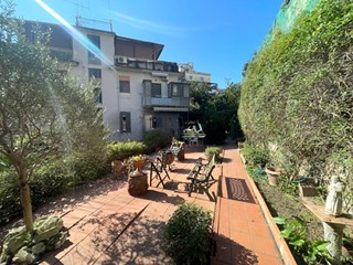 Trilocale in Vendita a Napoli, 450'000€, 130 m²