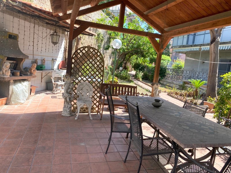 Trilocale in Vendita a Napoli, 450'000&euro;, 130 m², con Box