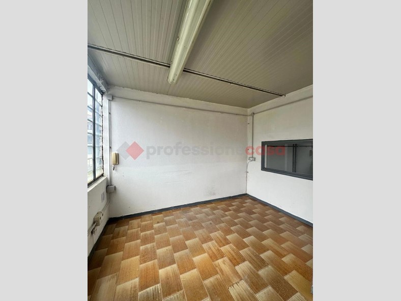 Laboratorio in Vendita a Subbiano, 140'000€, 198 m²