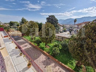 Quadrilocale in Vendita a Palermo, 169'000€, 145 m²