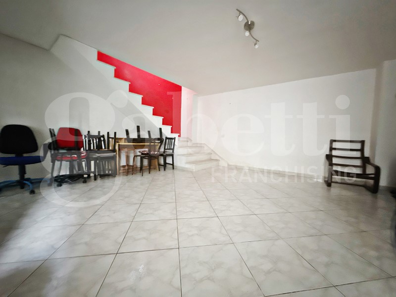 Casa Indipendente in Vendita a Angri, 90'000€, 106 m²