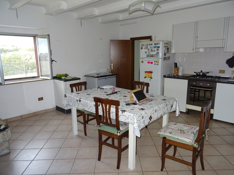 Casa Indipendente in Vendita a Trecastelli, zona Ripe, 235'000€, 230 m², con Box