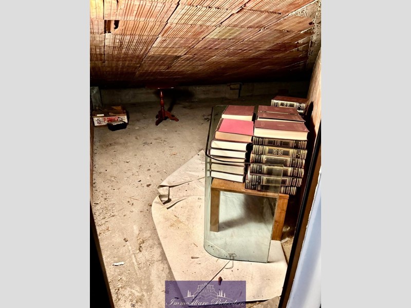 Capannone in Vendita a Firenze, zona Bellariva, 13'000€, 15 m²