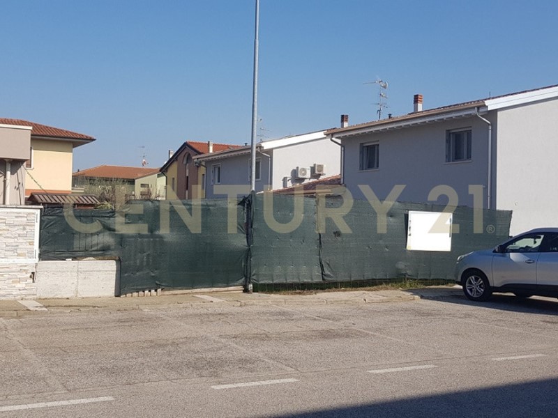 Terreno agricolo in Vendita a Oppeano, 55'000€, 310 m²