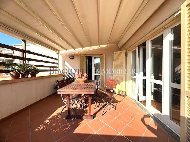 Appartamento in Vendita a Livorno, zona roma, 530'000€, 170 m², con Box