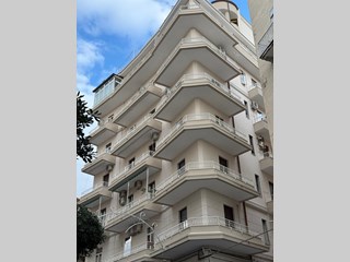 Trilocale in Affitto a Salerno, zona centro, 1'200€, 85 m²