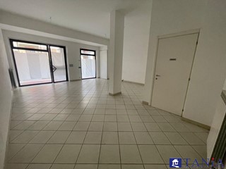 Ufficio in Vendita a Carrara, 100'000€, 50 m²