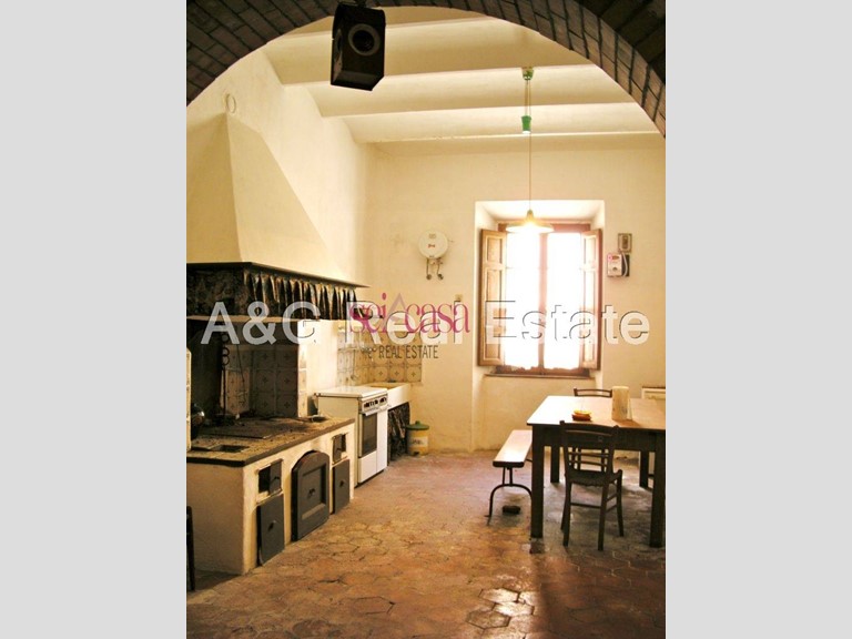 Appartamento in Vendita a Scansano, 470'000€, 400 m²