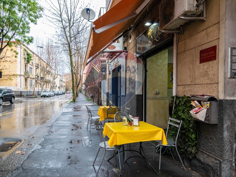 Attività commerciale in Vendita a Catania, zona Via S. Euplio - S.M. Gesù, 14'500€, 35 m², arredato