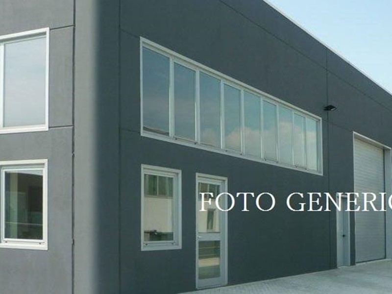 Capannone in Vendita a Ponsacco, 1'600'000€, 1600 m²