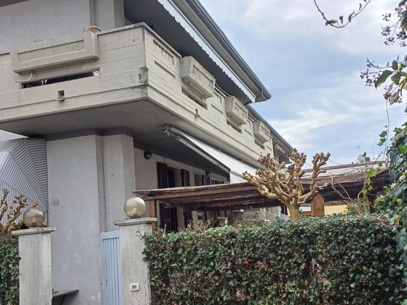 Casa Semi Indipendente in Vendita a Massa, 330'000€, 120 m²