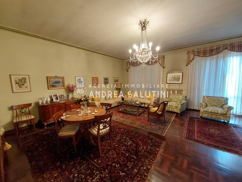 Villa bifamiliare in Vendita a Santa Croce sull'Arno, 350'000€, 350 m², arredato, con Box