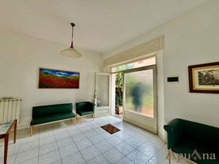 Trilocale in Vendita a Montignoso, zona Capanne, 180'000€, 80 m²