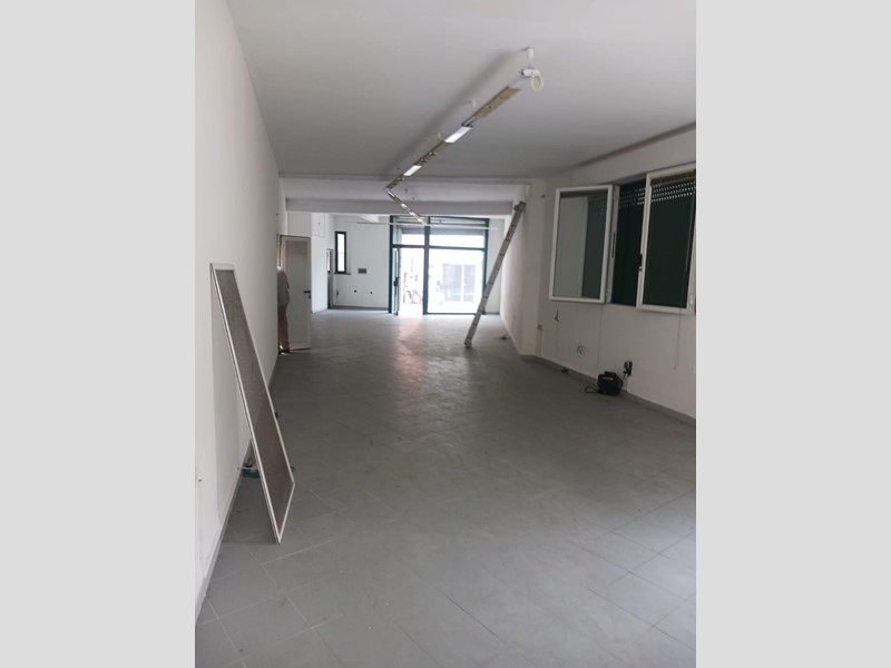 Immobile commerciale in Affitto a Ponsacco, 600€, 100 m²