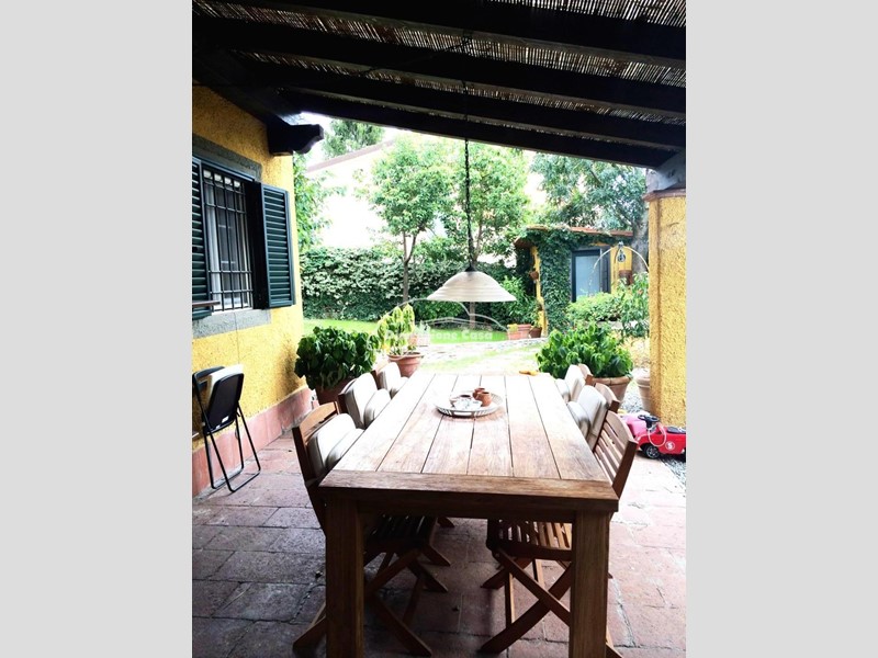 Casa Semi Indipendente in Vendita a Lucca, zona San Lorenzo di Moriano, 380'000€, 185 m²