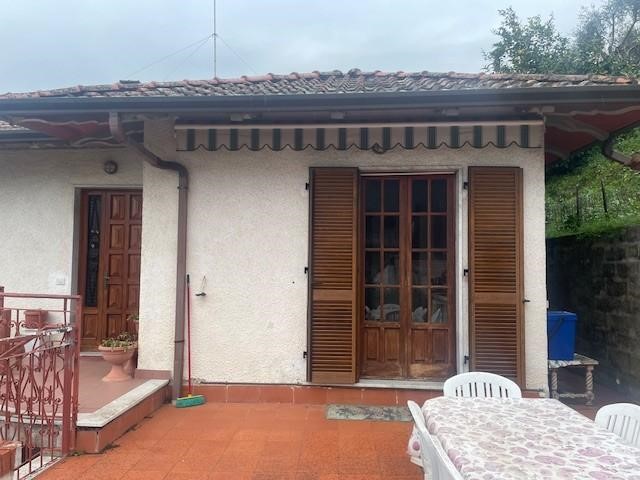 Villa bifamiliare in Vendita a Massa, 255'000&euro;, 83 m², arredato, con Box