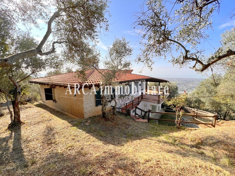 Villa in Vendita a Pietrasanta, 890'000€, 185 m²