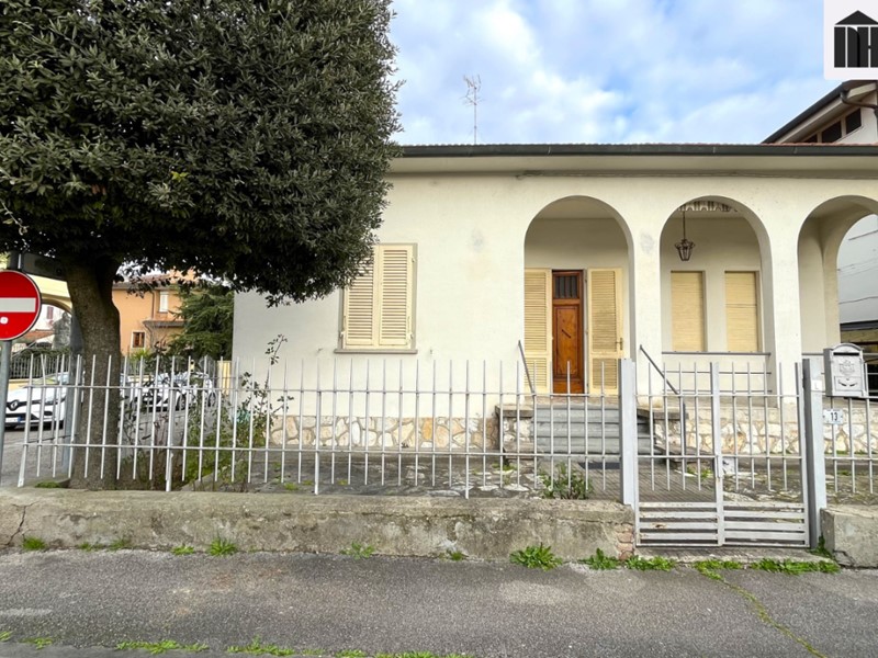 Casa Indipendente in Vendita a San Miniato, zona Ponte a Egola, 250'000€, 285 m², con Box