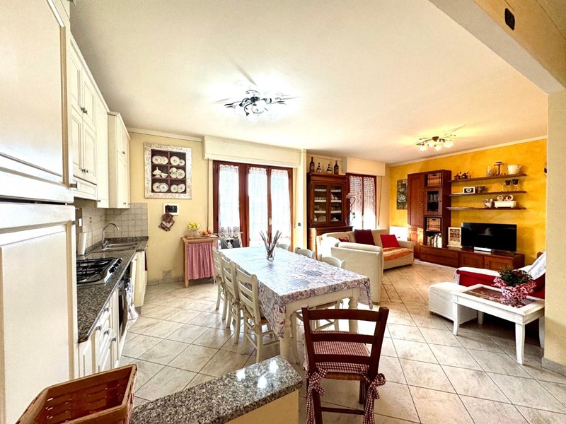 Quadrilocale in Vendita a Vinci, zona Spicchio, 230'000€, 84 m², con Box