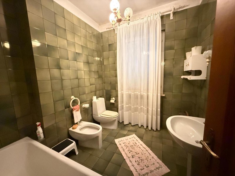 Casa Indipendente in Vendita a Crespino, 110'000&euro;, 270 m²