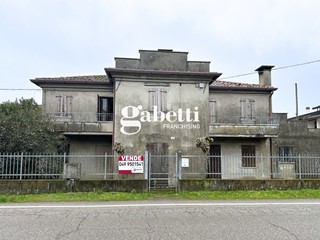 Casa Indipendente in Vendita a Arre, 80'000€, 270 m²