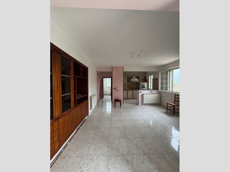 Appartamento in Vendita a Minturno, 83'000€, 100 m²