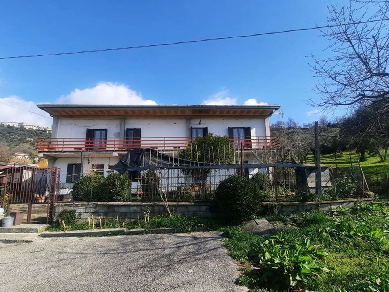 Casa Indipendente in Vendita a Veroli, 90'000€, 350 m²