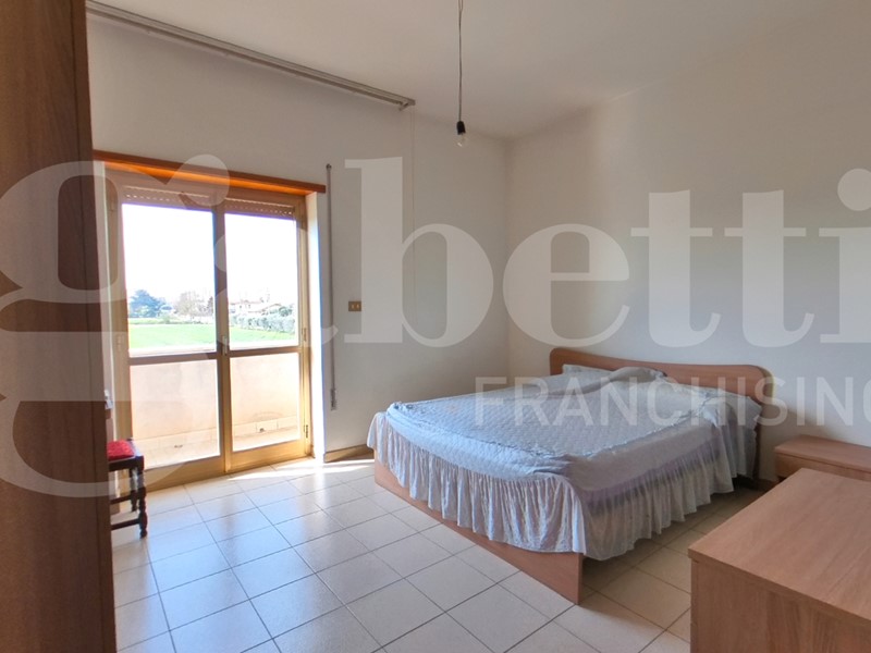 Villa in Vendita a Aprilia, 400'000€, 300 m²