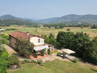 Casale in Vendita a Lucca, 1'980'000€, 450 m², arredato