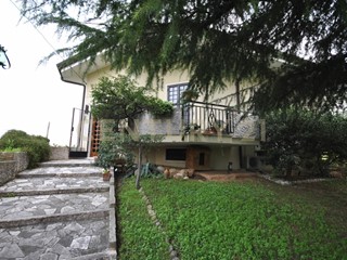 Casa Indipendente in Vendita a Lavagno, 570'000&euro;, 337 m², con Box