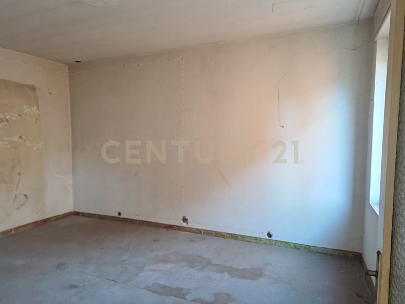 Casa Semi Indipendente in Vendita a Cazzano di Tramigna, 70'000€, 126 m²