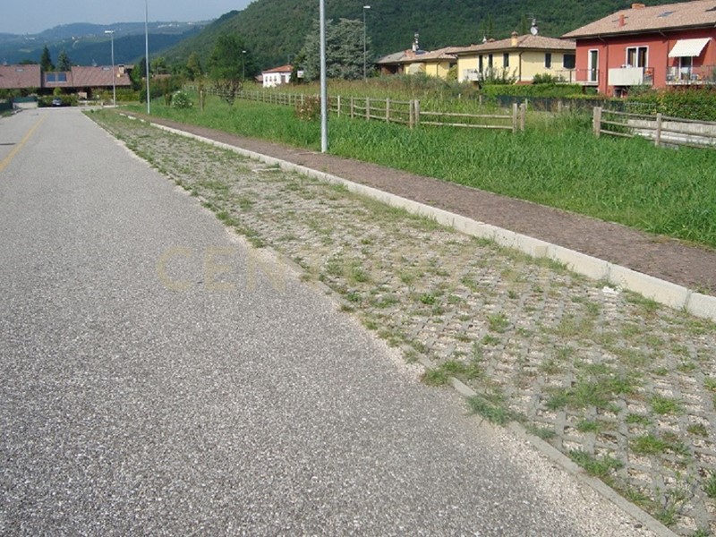 Terreno edificabile in Vendita a Mezzane di Sotto, 2165 m²