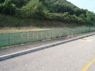 Terreno edificabile in Vendita a Mezzane di Sotto, 2165 m²