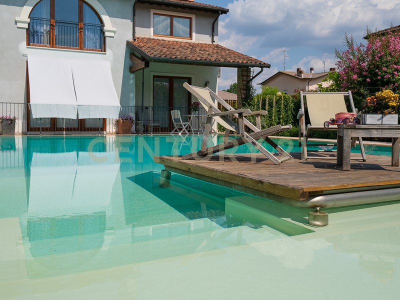 Casa Indipendente in Vendita a Montecchia di Crosara, 940'000€, 400 m², arredato, con Box