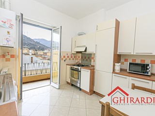 Appartamento in Vendita a Genova, zona Sestri Ponente, 94'000€, 67 m²