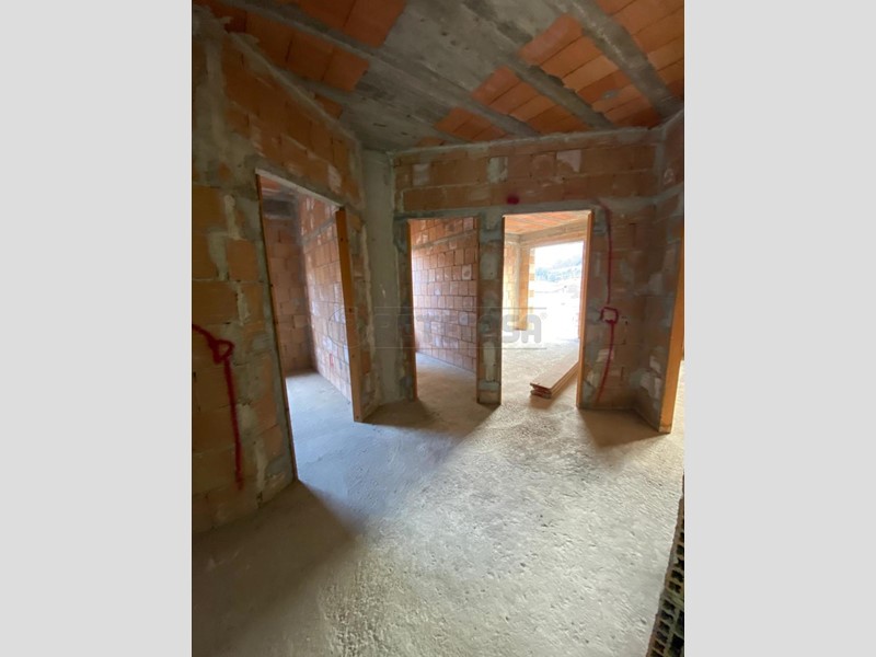 Quadrilocale in Vendita a Siano, 70'000€, 150 m²