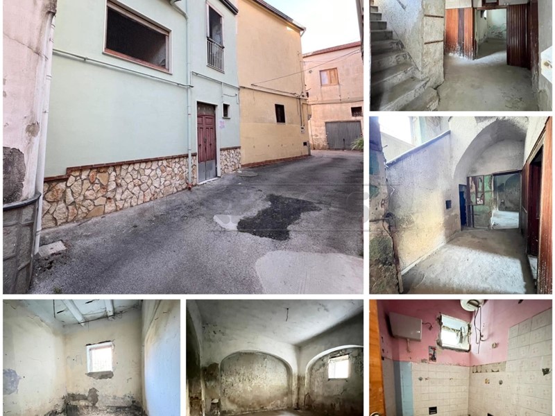 Casa Semi Indipendente in Vendita a Roccapiemonte, 30'000€, 100 m²