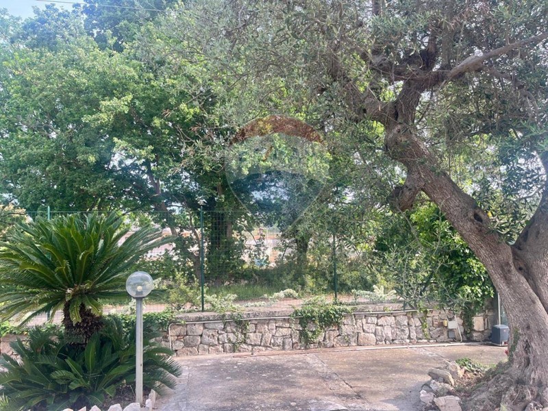 Villa in Vendita a Monopoli, zona COLLINA, 270'000€, 116 m²