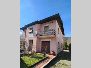Casa Indipendente in Vendita a Fivizzano, 260'000€, 328 m²