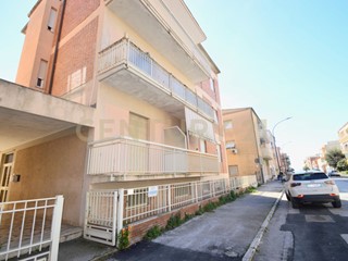 Quadrilocale in Vendita a Grosseto, zona Marina di Grosseto, 220'000€, 85 m², con Box