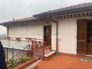 Casa Semi Indipendente in Vendita a Massa, 255'000&euro;, 90 m², arredato, con Box